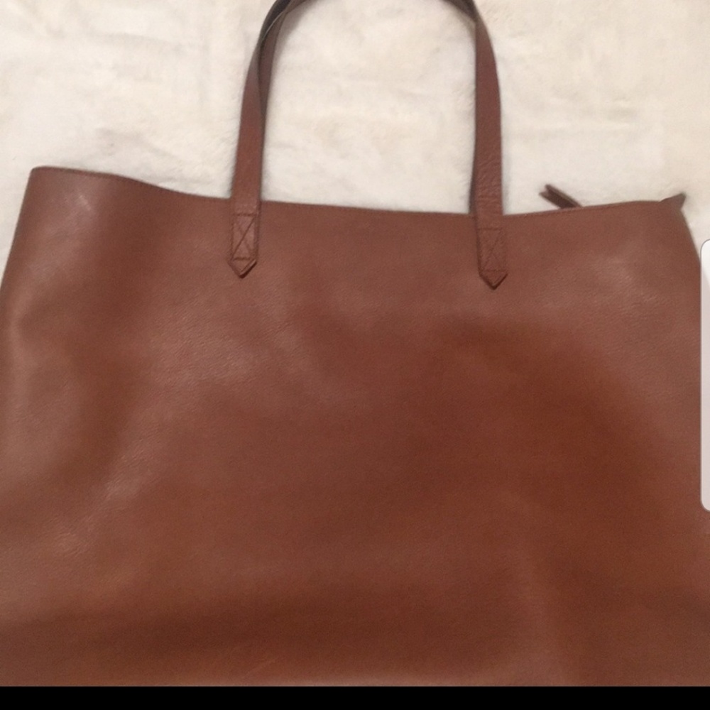 Madewell. New. Zip top leather tote.